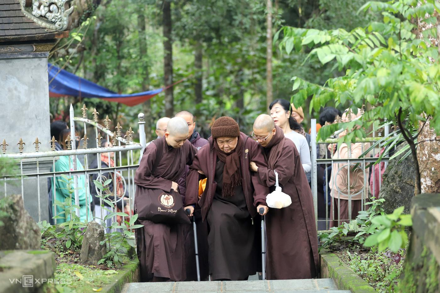 1000 буддийских монахов и мирян собрались в Хюэ в годовщину ухода Тик Нат Хана