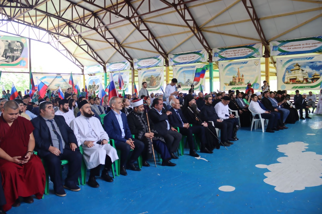 В Дагестане прошел X юбилейный Международный межрелигиозный молодежный форум