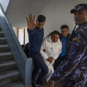 Духовный лидер из Непала, известный как “Мальчик Будда”, арестован по обвинению в изнасиловании и похищении людей